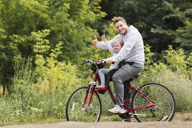 Passeio de Bicicleta para Pais e Filhos